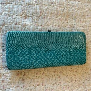 Travel jewelry keeper. Teal, faux snakeskin clutch secure push to open close